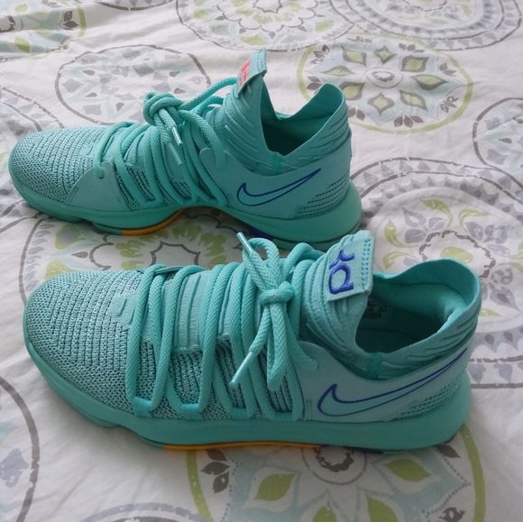 Men's tennis shoes - Picture 1 of 2